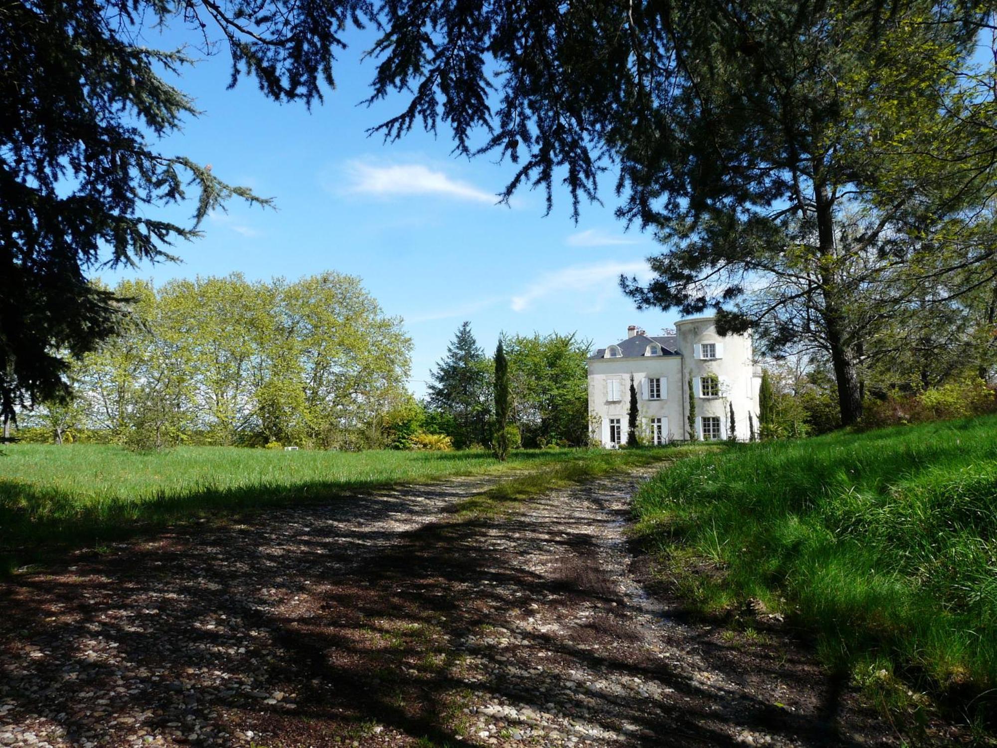 Вилла Chateau De La Comtesse Saint-Martin-Petit Экстерьер фото